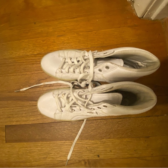 Puma - Picture 2 of 3